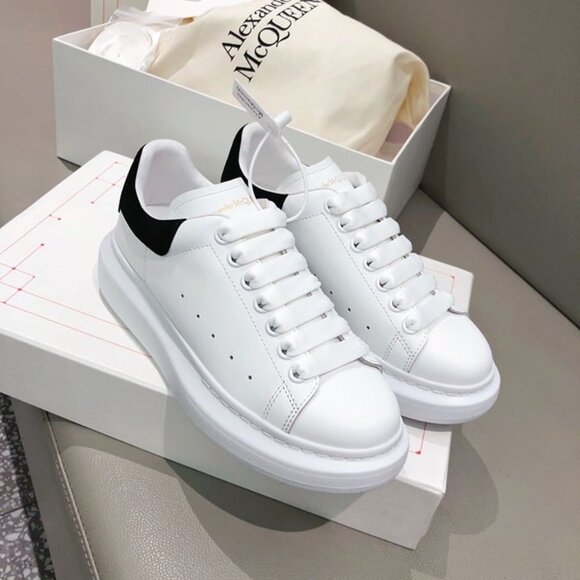 Women's sneakers - Picture 1 of 6